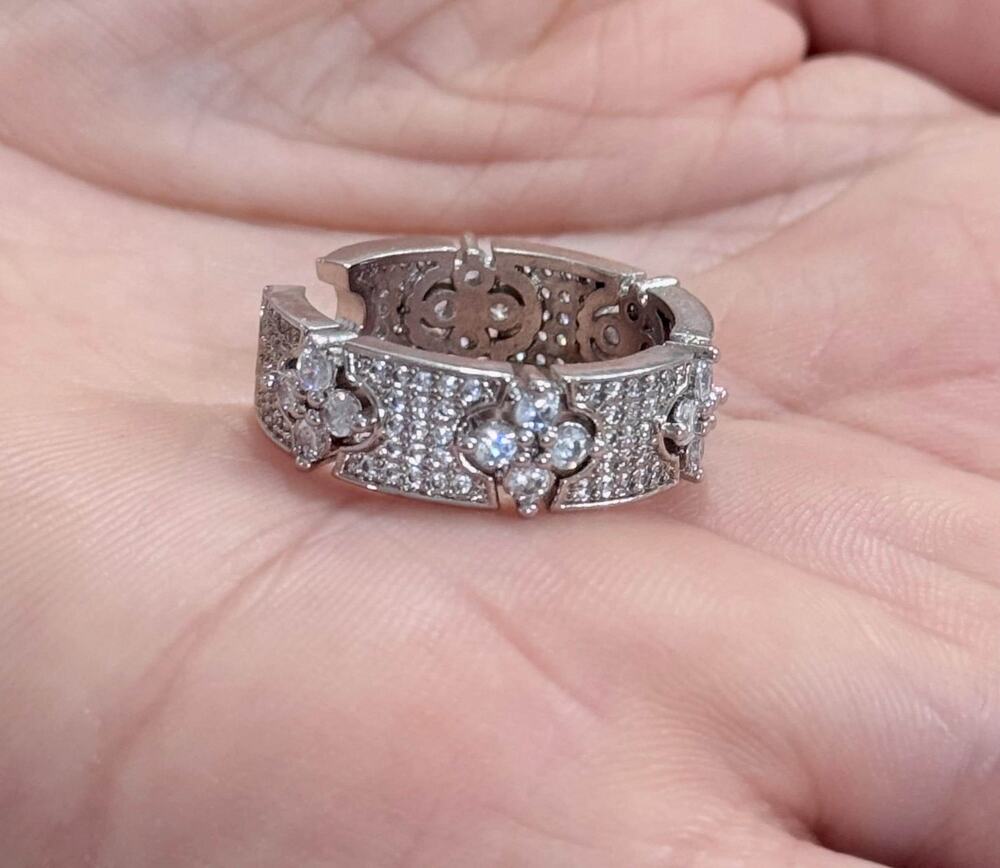 Adjustable Clover CZ Ring – Silver Tone Floral Band, Size 7 Adjustable